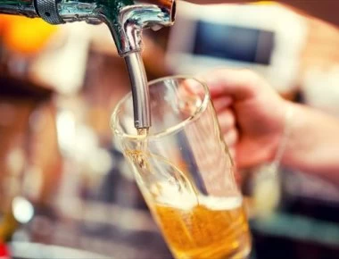 Νέα έρευνα: Δείτε τί συμβαίνει στο σώμα σας όταν πίνετε πολλές μπύρες